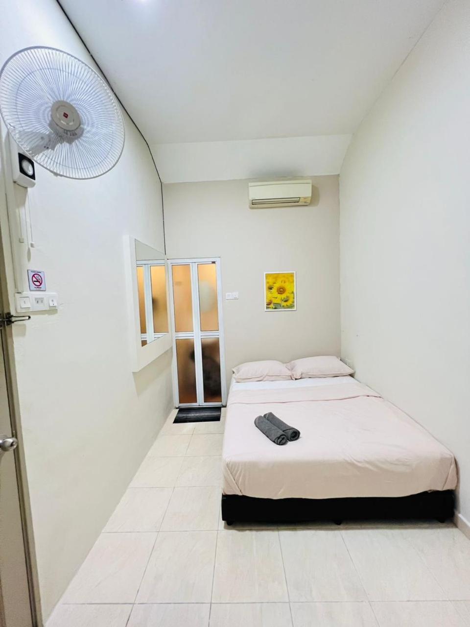 Myroom Georgetown, Off Jalan Burma, Gurney Drive Exteriör bild